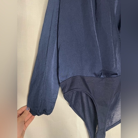 August Mist Cold Shoulder Navy Blue Surplice Bodysuit Small - Picture 6 of 11